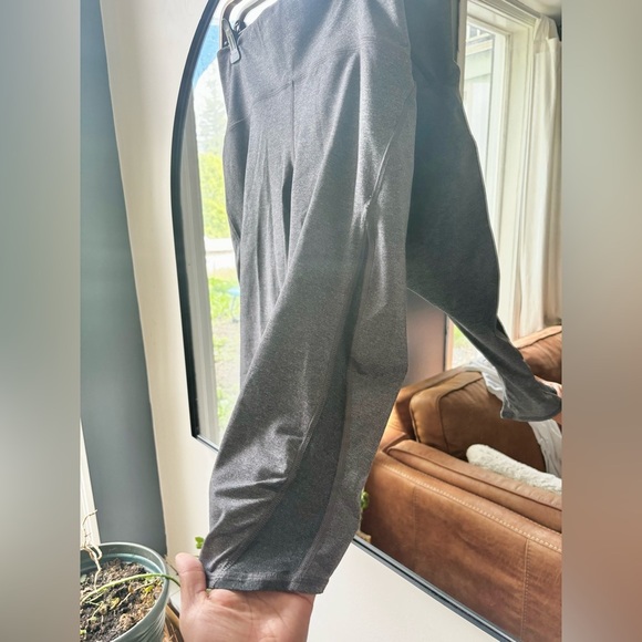 Lululemon | Train Times Crop (17") | size 10 - Picture 7 of 10